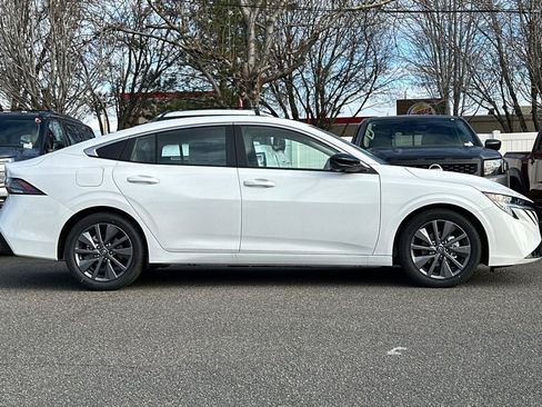 New 2026 Nissan Sentra SL w/ Floor Mat Package FWD image 3