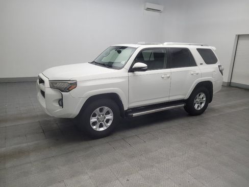 Used 2018 Toyota 4Runner SR5 Premium AWD/4WD image 2
