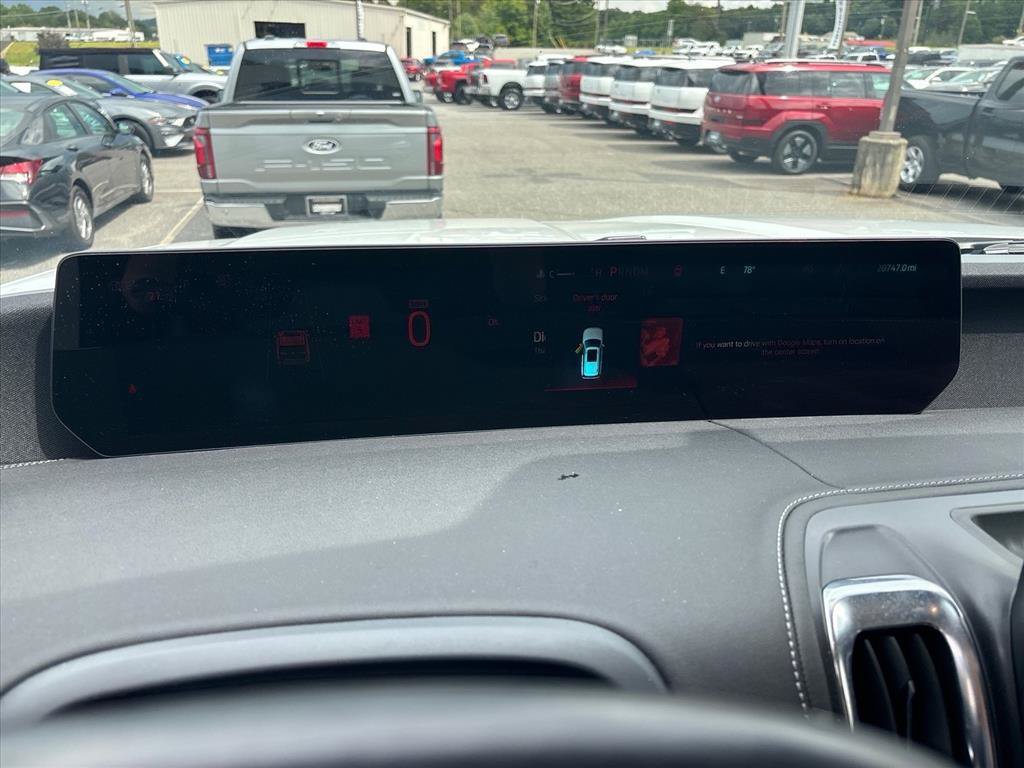 Used 2026 Ford Expedition Platinum w/ Driver's Package AWD/4WD image 15