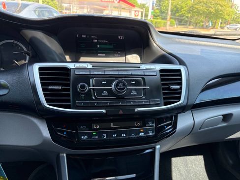 Used 2017 Honda Accord LX image 23