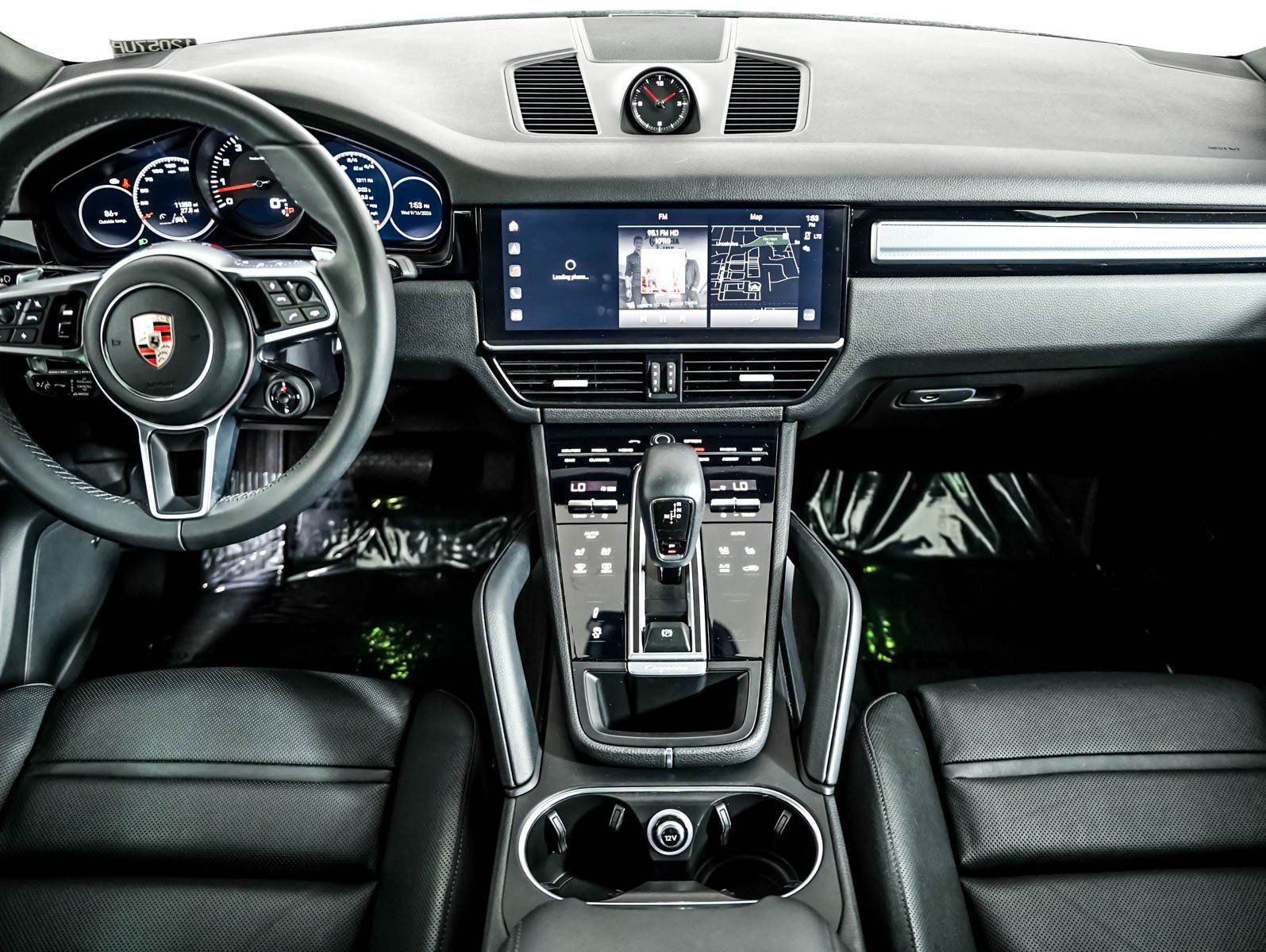 Certified 2023 Porsche Cayenne Platinum Edition w/ Towing Package w/o Tow Ball AWD/4WD image 15