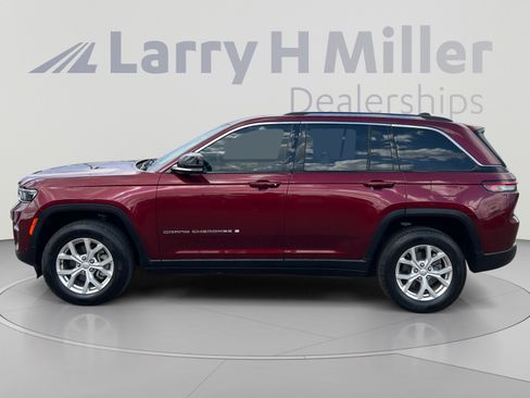 Used 2023 Jeep Grand Cherokee Limited w/ Luxury Tech Group II AWD/4WD image 2