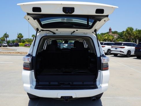 Used 2020 Toyota 4Runner SR5 Premium w/ Moonroof Package RWD image 37