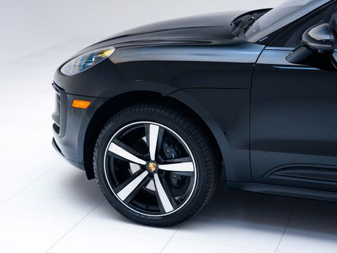 Certified 2025 Porsche Macan image 13