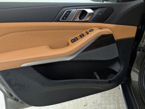 Used 2025 BMW X5 sDrive40i w/ Premium Package image 12