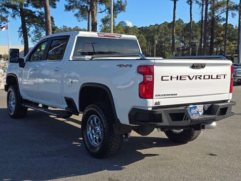 Used 2020 Chevrolet Silverado 2500 Custom w/ Custom Value Package image 3