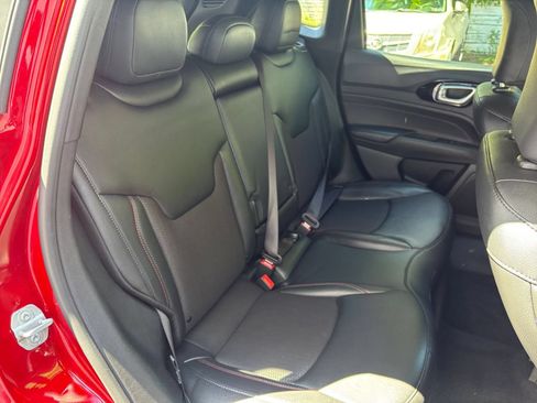 Used 2025 Jeep Compass Trailhawk AWD/4WD image 38