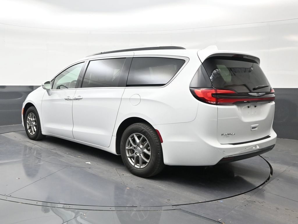 Used 2021 Chrysler Pacifica Touring FWD image 3