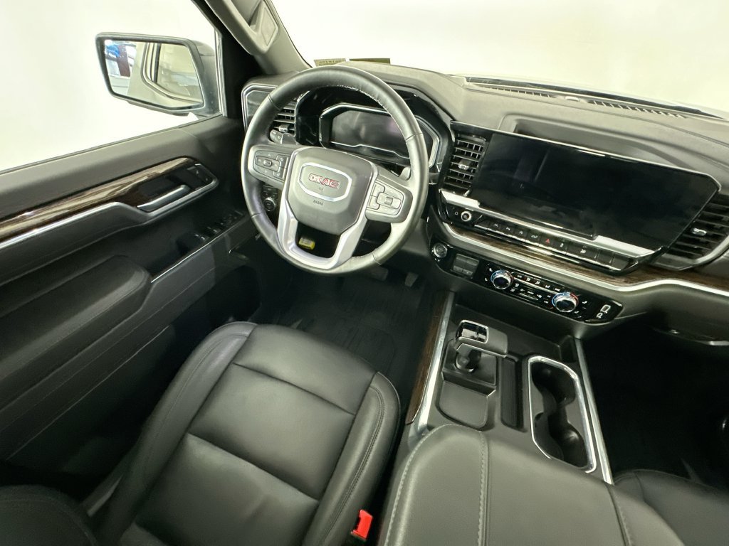 Used 2025 GMC Sierra 1500 Elevation w/ Elevation Premium Package AWD/4WD image 9