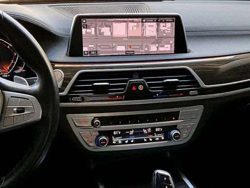 Used 2021 BMW 750i xDrive 750i xDrive w/ Luxury Rear Seating Package image 6