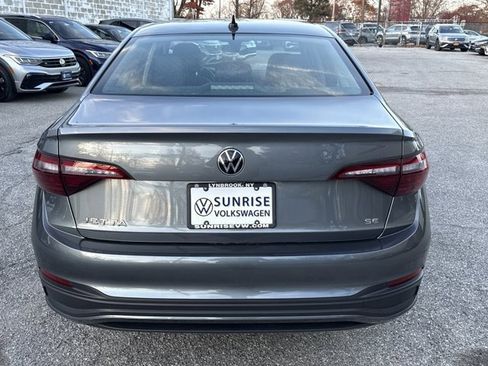 Used 2022 Volkswagen Jetta SE image 6