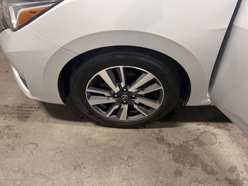 Used 2023 Nissan Versa SV image 29