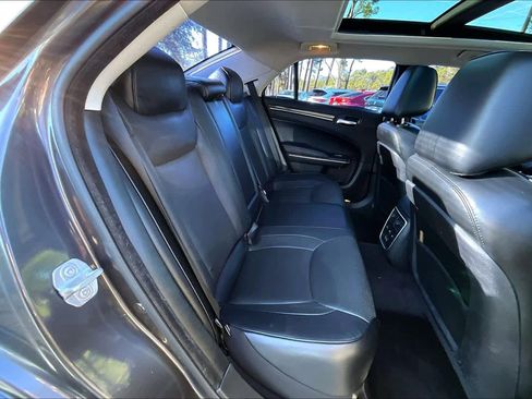 Used 2017 Chrysler 300 C image 18