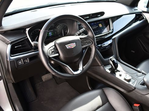 Used 2025 Cadillac XT6 Premium Luxury image 15
