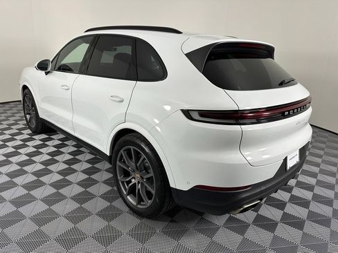 Certified 2025 Porsche Cayenne AWD/4WD image 3