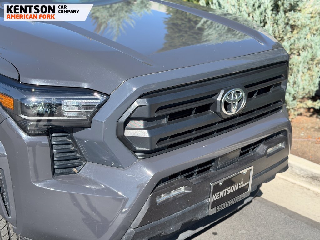 Used 2025 Toyota Tacoma SR5 AWD/4WD image 11