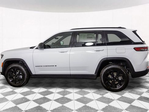 New 2025 Jeep Grand Cherokee Altitude AWD/4WD image 13