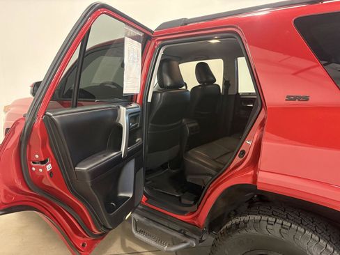 Used 2017 Toyota 4Runner SR5 AWD/4WD image 28