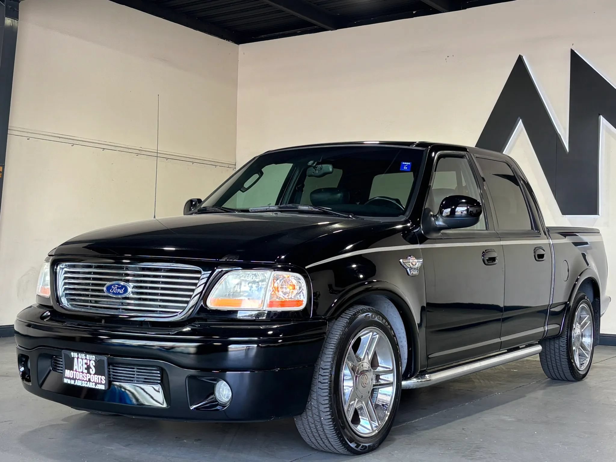Used 2003 Ford F150 Harley-Davidson RWD image 1