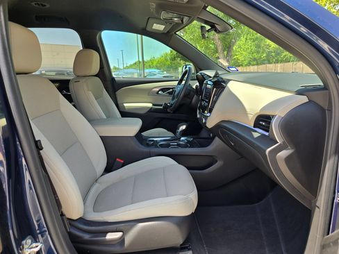 Used 2022 Chevrolet Traverse LS FWD image 27