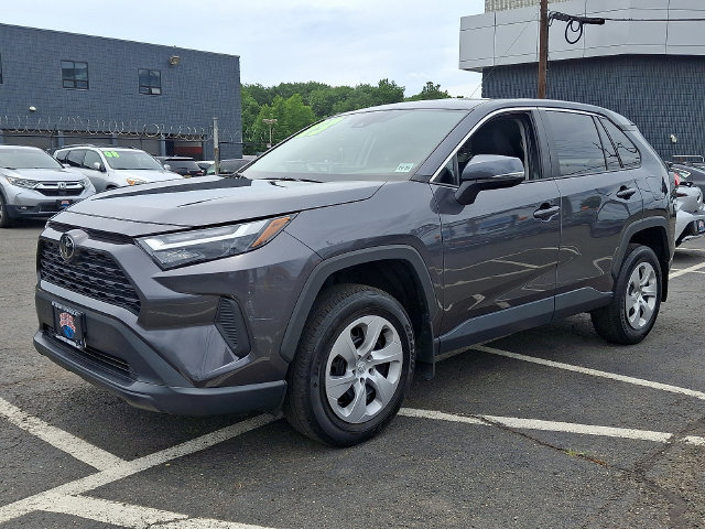 Used 2023 Toyota RAV4 LE AWD/4WD image 3