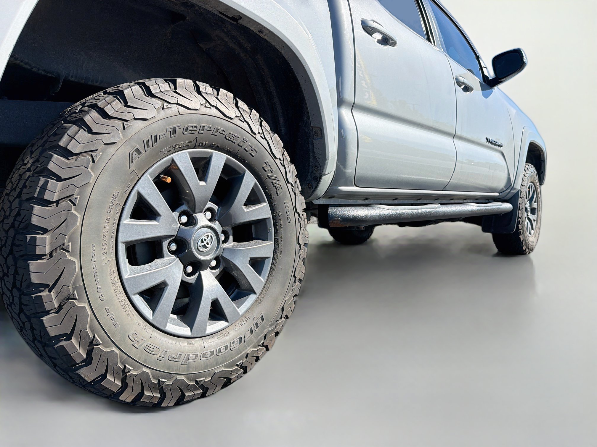 Used 2021 Toyota Tacoma SR5 w/ Technology Package AWD/4WD image 7