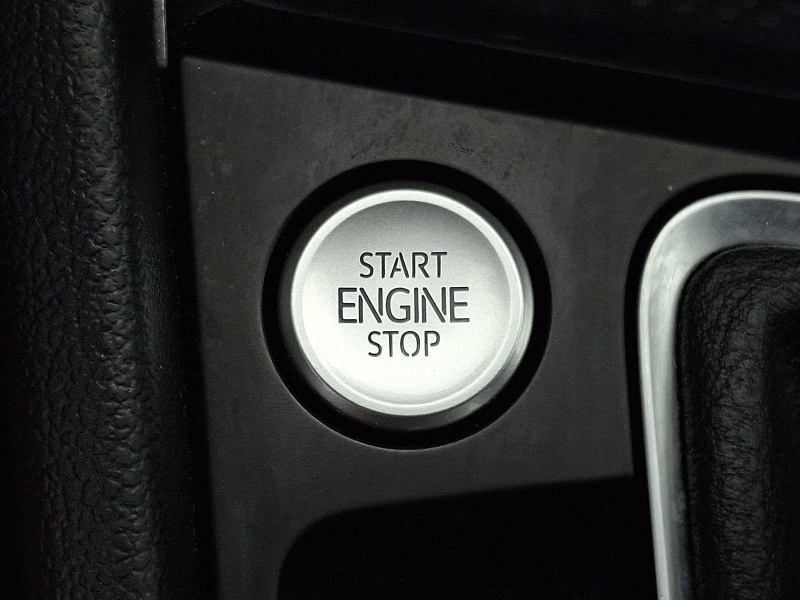 Used 2024 Volkswagen Jetta SE FWD image 23