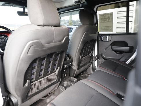 Used 2022 Jeep Gladiator Rubicon w/ Cold Weather Group image 14