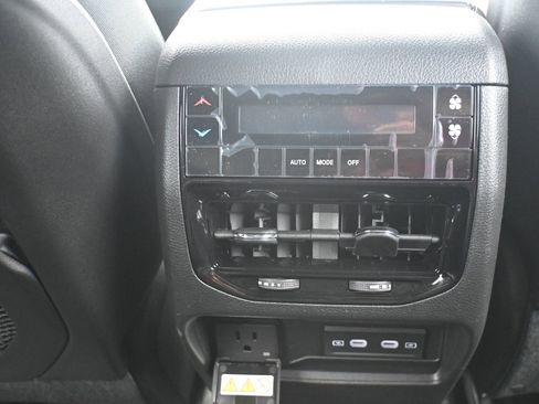 New 2026 Jeep Grand Cherokee L 2WD image 23