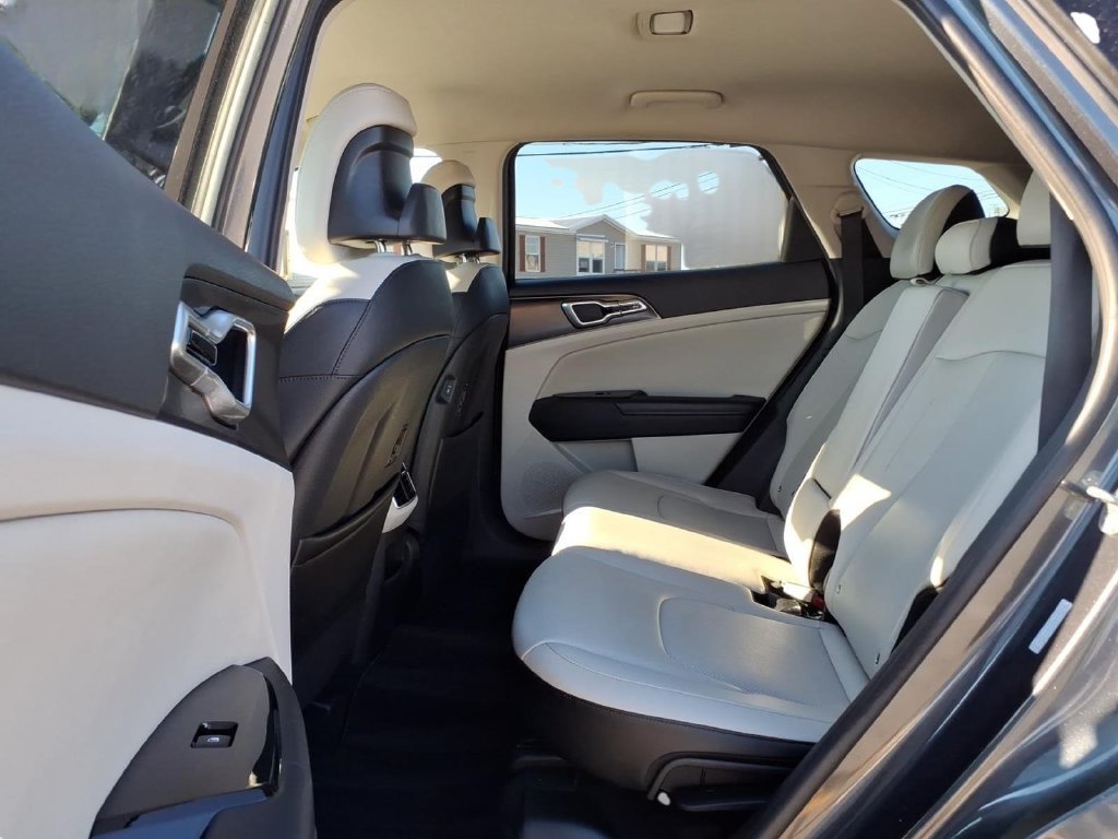 Used 2024 Kia Sportage EX FWD image 15