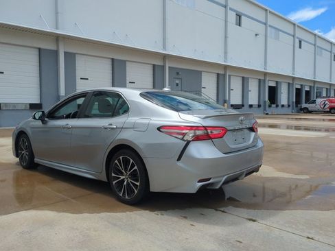 Used 2019 Toyota Camry SE FWD image 7