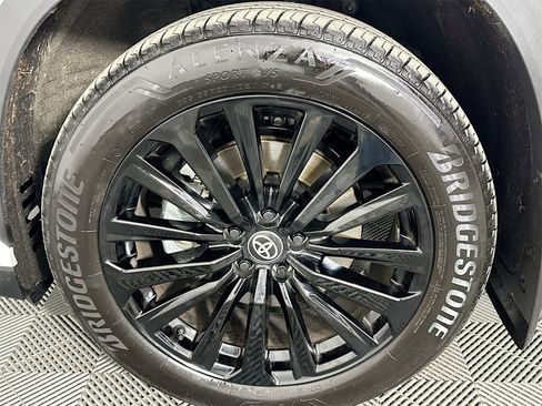 Certified 2025 Toyota Highlander XSE image 34