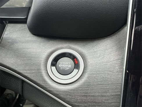 Certified 2023 Jeep Grand Cherokee Limited w/ Black Appearance Package image 33