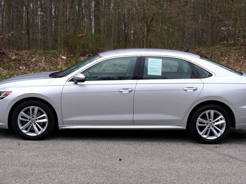 Used 2020 Volkswagen Passat 2.0T SE image 2