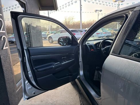 Used 2024 Mitsubishi Outlander Sport SE image 8