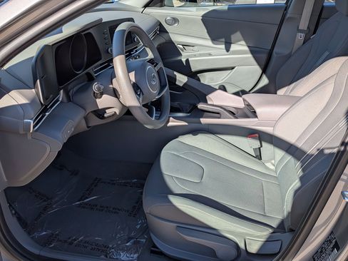 Used 2023 Hyundai Elantra SEL image 11