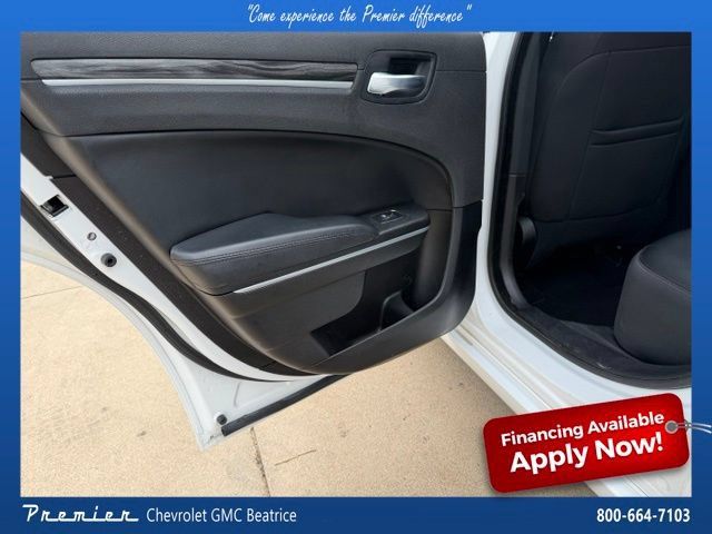 Used 2022 Chrysler 300 Touring w/ Sport Appearance Package AWD/4WD image 16