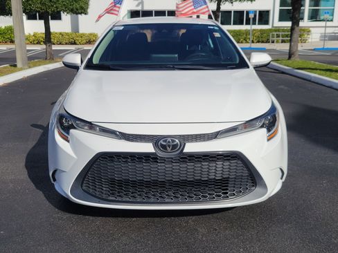 Used 2020 Toyota Corolla LE image 4