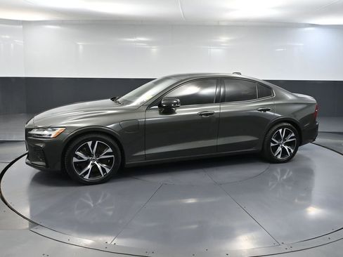 Used 2022 Volvo S60 T8 R-Design Expression AWD/4WD image 11