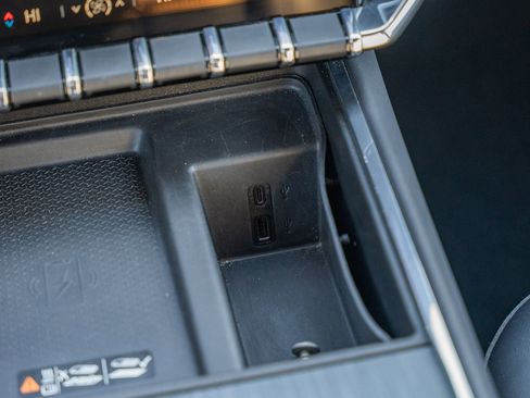 Used 2024 GMC Acadia Elevation image 33