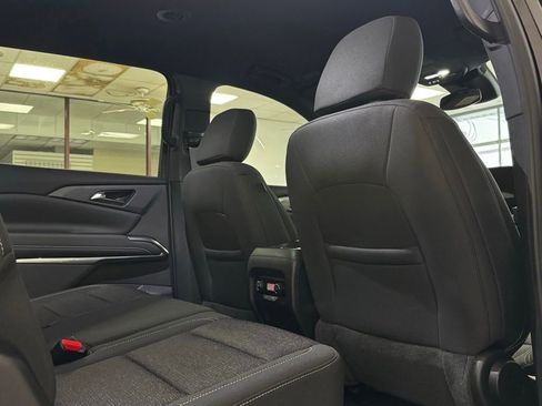 Used 2024 Chevrolet Traverse LS FWD image 8