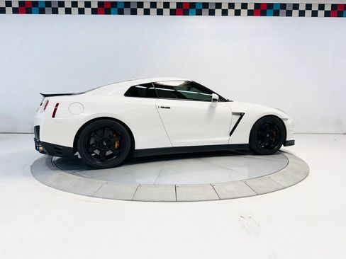 Used 2014 Nissan GT-R Black Edition AWD/4WD image 32