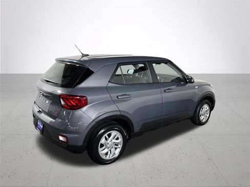 Used 2024 Hyundai Venue SE FWD image 6