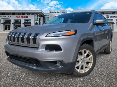 Used 2017 Jeep Cherokee Latitude image 1