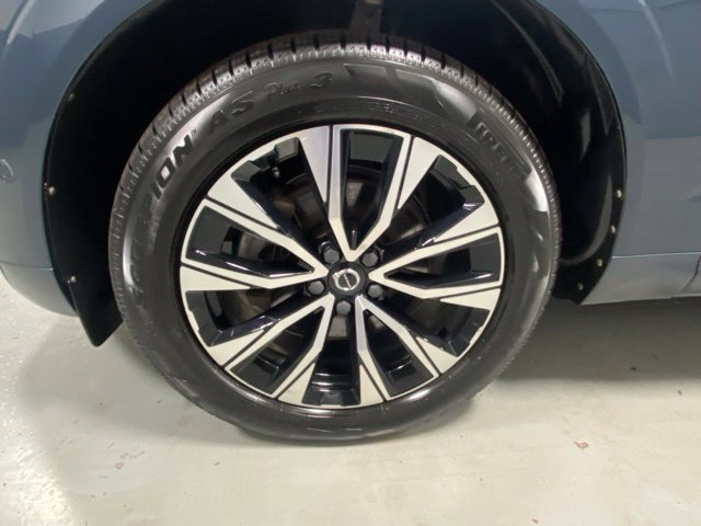 Certified 2023 Volvo XC60 B5 Plus AWD/4WD image 6
