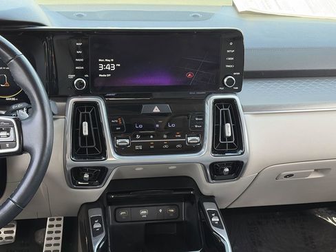Certified 2023 Kia Sorento SX Prestige AWD/4WD image 14