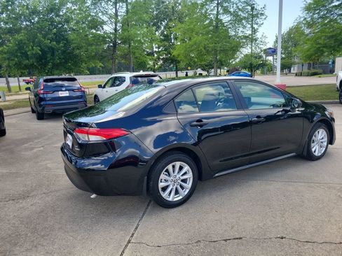 Used 2026 Toyota Corolla LE w/ LE Premium Package FWD image 8