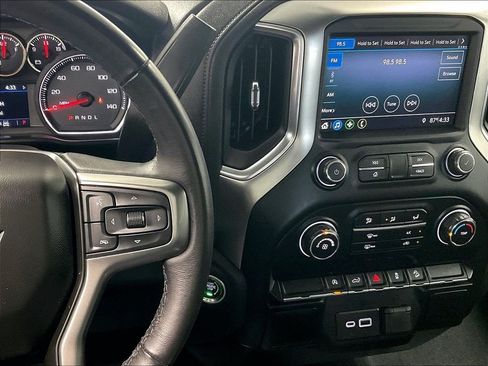 Used 2019 Chevrolet Silverado 1500 LT Trail Boss AWD/4WD image 18