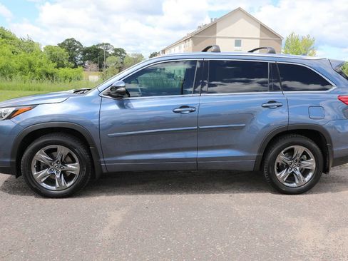 Used 2019 Toyota Highlander Limited Platinum w/ Carpet Mat Package (TMS) AWD/4WD image 16