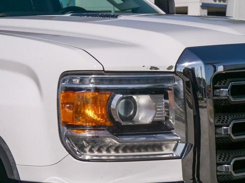 Used 2016 GMC Sierra 2500 SLE w/ SLE Preferred Package AWD/4WD image 4